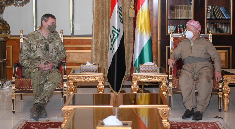 سه‌روك بارزانى دگه‌ل جێگرێ فه‌رماندێ گشتیێ هه‌ڤپه‌یمانان ل عیراق و سوریا و شاندێ دگه‌لدا كومبوو
